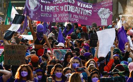 El violeta le gana al bloque negro; dominan consignas y reclamos en marcha por el 25N 