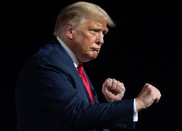 Trump difunde entrevista que abandonó en CBS; denuncia “parcialidad y odio”