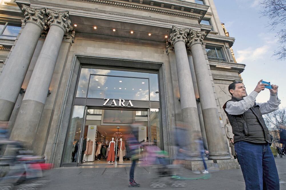 Las tiendas de Zara en Europa vendieron 235 millones de euros (unos 251 millones de dólares) en ropa fabricada por Jamuna entre enero y agosto de 2023, según el informe.