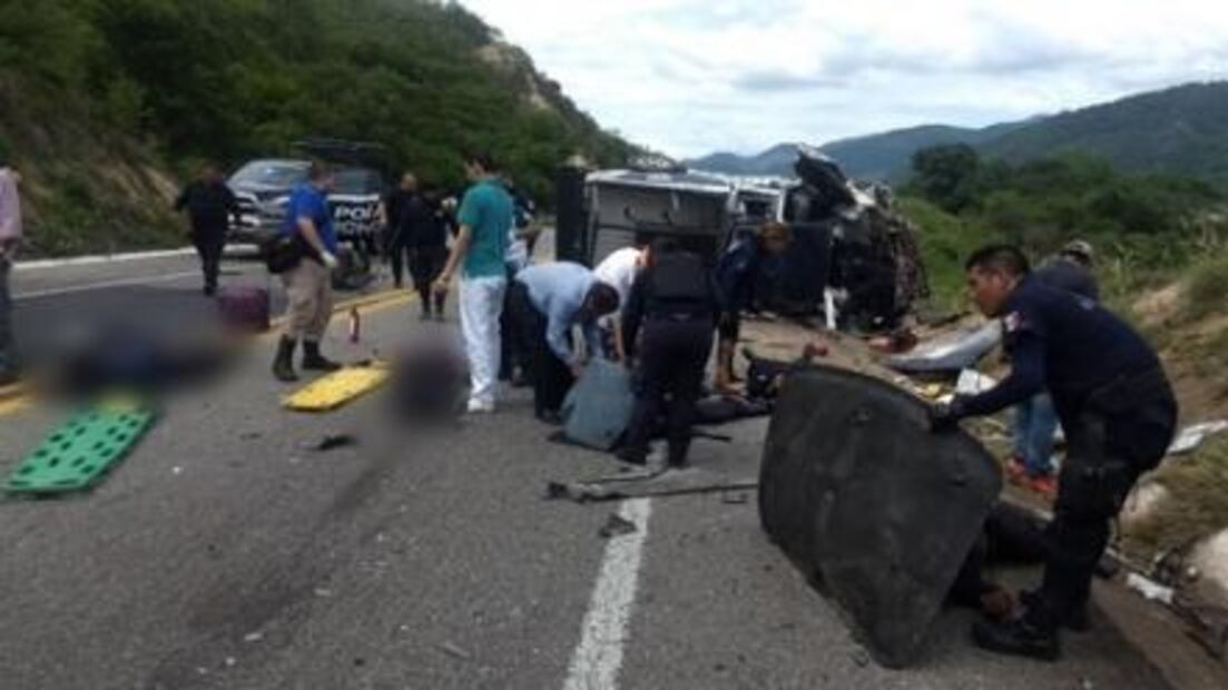 Choque entre patrulla y auto deja 4 muertos en Michoacán