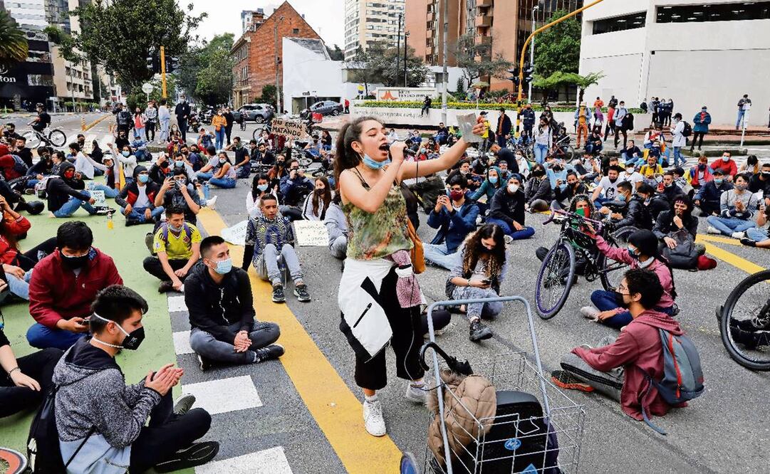 Protestas estudiantiles en Colombia. Foto: EFE / Carlos Ortega