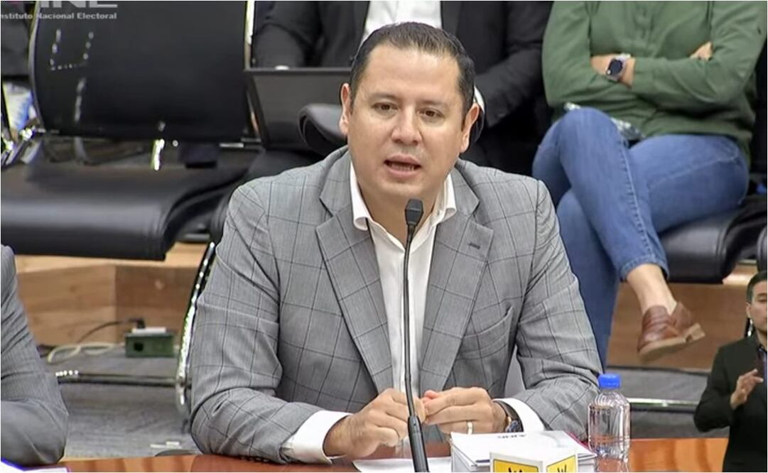 Ángel Ávila, representante del PRD, recibe la declaración sobre extinción del partido, este 19 de septiembre del 2024. Foto: Captura de pantalla