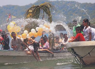 Procesión sobre el mar, una fiesta para la abundancia