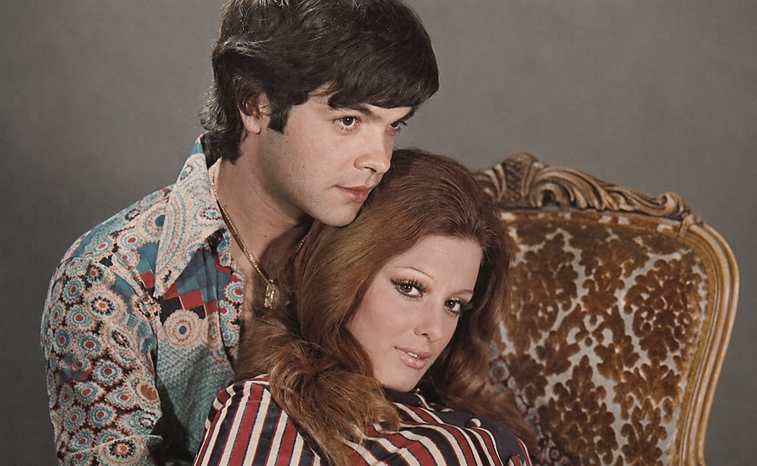 Velentín Trujillo y Lucía Méndez en portada de la fotonovela "Cita de lujo".