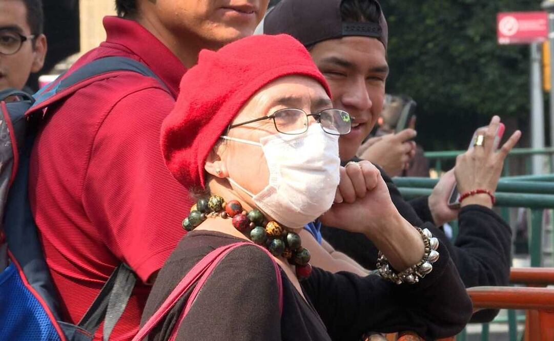 La señora Pilar Benavides, de 53 años, llegó desde Canadá para acudir a la marcha del próximo domingo. Foto: Alelhí Salgado / EL UNIVERSAL