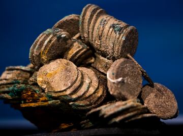 Desestiman demanda contra cazadores de tesoros que recogieron más de medio millón de monedas de plata y oro