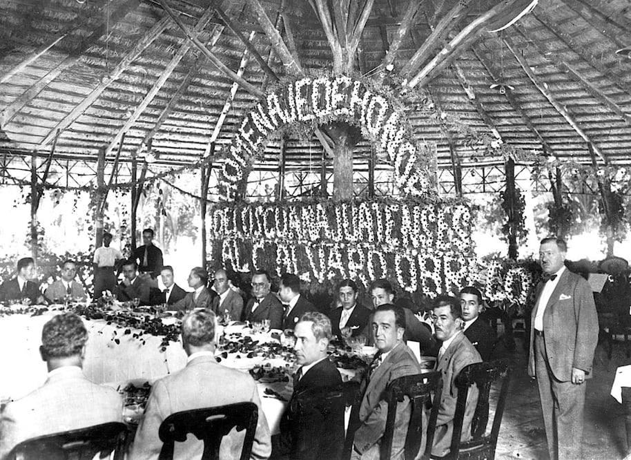 Fotografía tomada momentos antes del magnicidio. FOTOS: ARCHIVO CASA SOLA