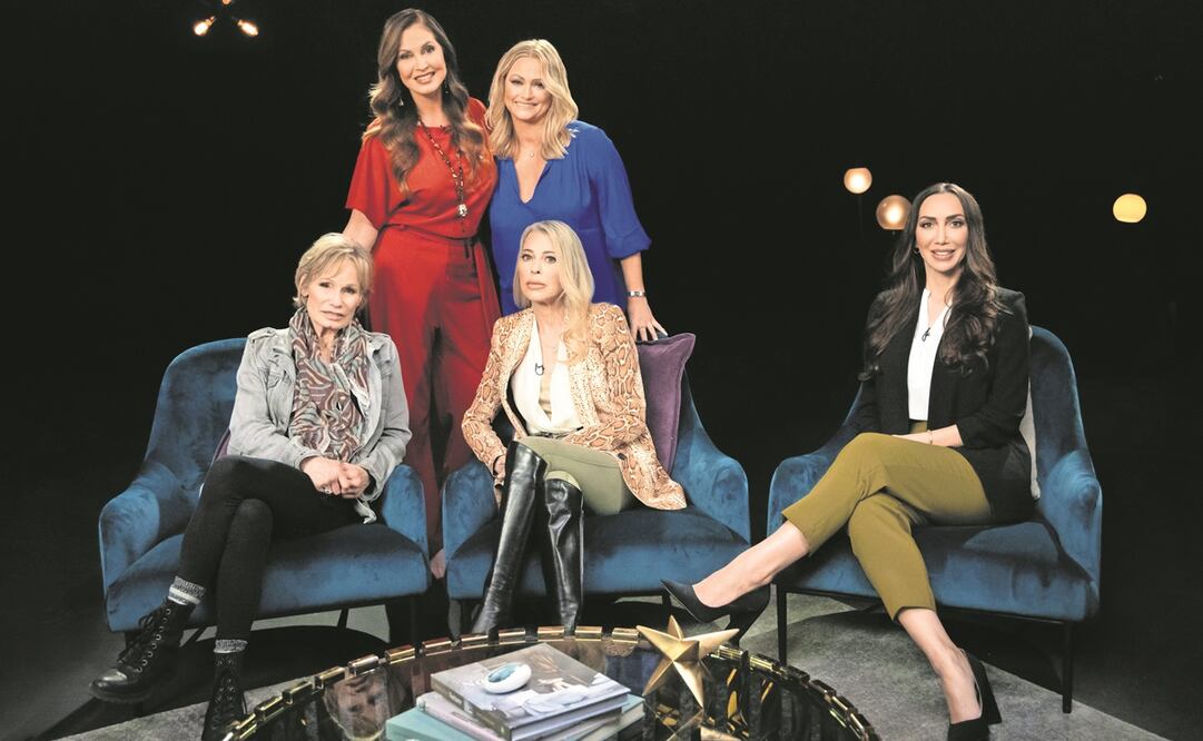 Sondra Theodore (izquierda), que fue novia de Hefner, aparece en el documental Foto: A&E