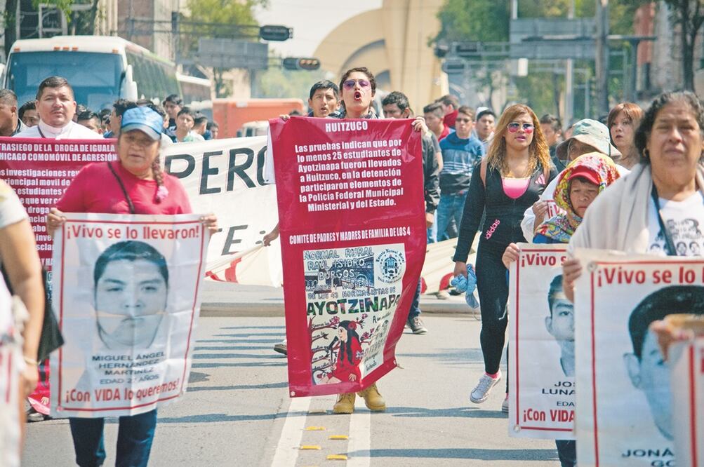 Padres de los 43 normalistas de Ayotzinapa. Foto: Archivo/El Universal