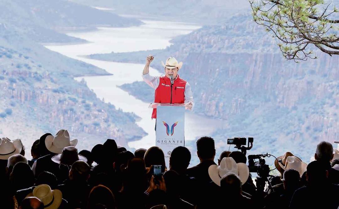 En su Tercer Informe, el gobernador Esteban Villegas hizo un llamado a la unidad y reconoció el respaldo de la presidenta Claudia Sheinbaum. Foto: Especial