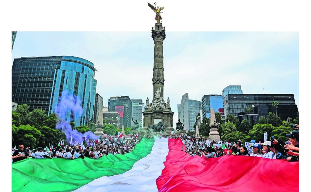 Manifestantes en contra de la reforma judicial; trabajadores y expertos han alertado del riesgo que conllevaría la elección de cargos por voto popular en el PJF. Foto: Archivo | El Universal