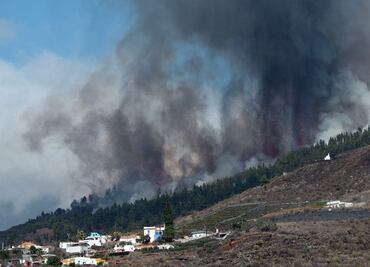 Entra en erupción volcán en isla de La Palma en España