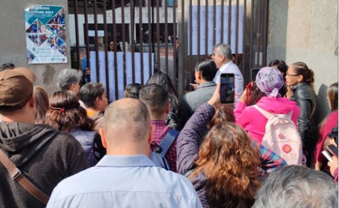 Bloqueo en juzgados familiares de avenida Juárez. Foto: X @yodesayunotarde