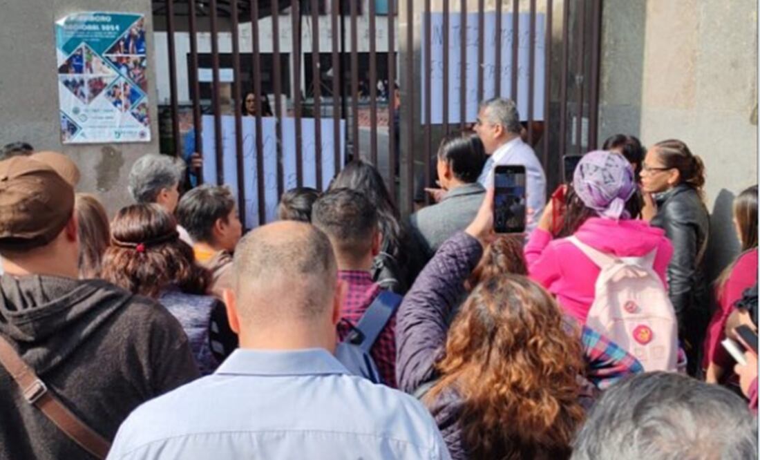 Bloqueo en juzgados familiares de avenida Juárez. Foto: X @yodesayunotarde