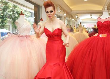 Mexican top model poses as living mannequin