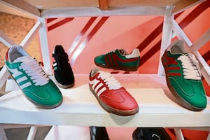 Fabrican calzado mundialista con sello de San Mateo Atenco