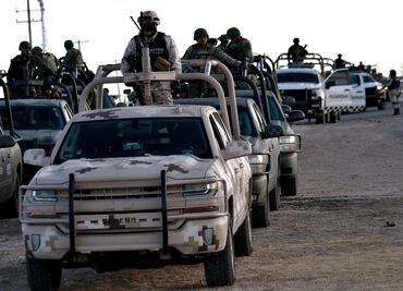 Tráiler impacta camioneta de la Guardia Nacional en Sinaloa; hay dos elementos muertos y uno lesionado