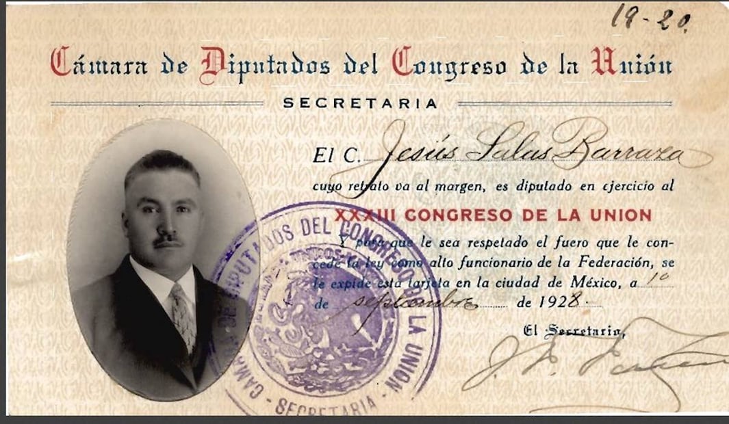 Credencial que identificaba a Jesús Salas Barraza como diputado federal de la XXXIII Legislatura del Congreso de la Unión, en septiembre de 1928. Foto: Twitter Reidezel Mendoza @ReidezelM / Especial.