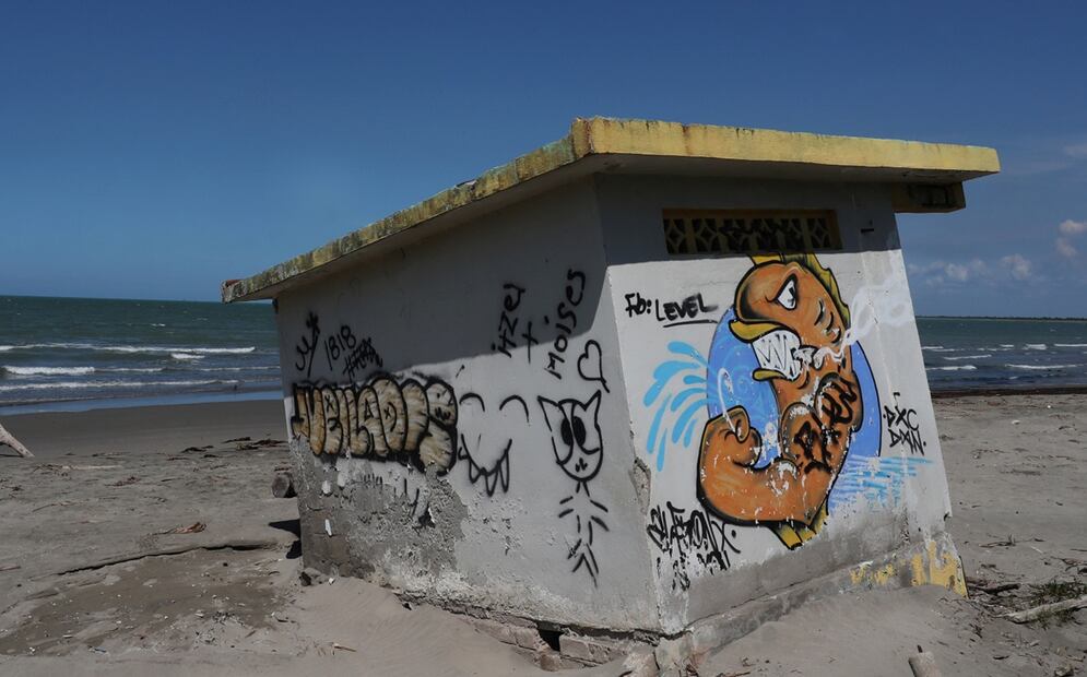 Imagen de viviendas que fueron comidas por el mar en la comunidad de El Bosque en el municipio de Centla, estado de Tabasco, el 4 de septiembre de 2025. Foto: EFE