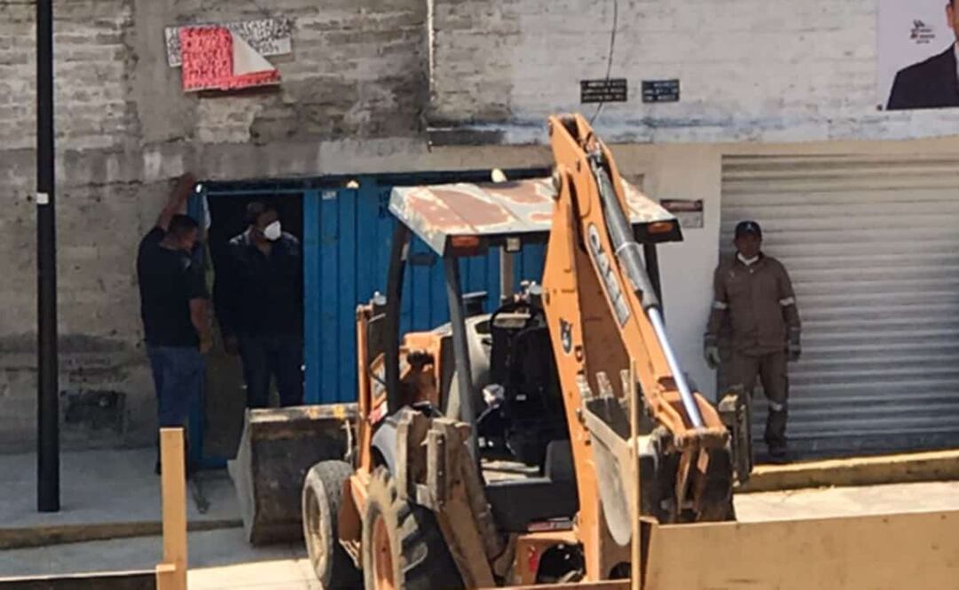 Peritos de la fiscalía mexiquense se encuentran en el domicilio involucrado para continuar con la investigación Foto: Rebeca Jiménez