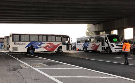 Caos vial: Transportistas bloquean la México-Pachuca en ambos sentidos a la altura de Ecatepec