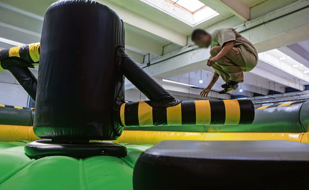 Recorrido por talleres de empresa de inflables dentro del Reclusorio Varonil Norte Foto Gabriel Pano / El Universal