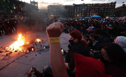 Marcha feminista en CDMX deja 20 civiles y 23 policías lesionadas