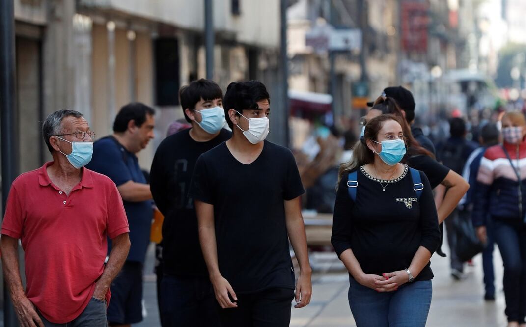 Transeúntes caminan por Madero en época pandémica. Foto: Mario Guzmán / EFE, archivo 