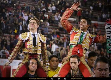 Sergio Flores y "El Juli", comparten triunfo en la Plaza México