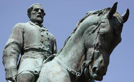 Pence quiere "más monumentos" entre polémica por estatuas confederadas