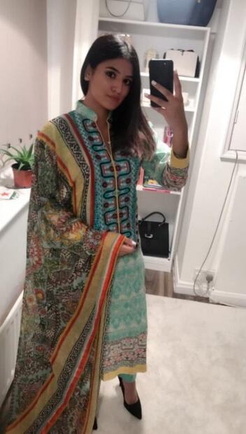 Joven muestra fotos tras recuperarse de ataque con ácido en Londres