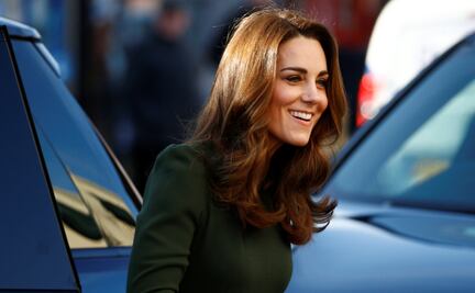 Kate Middleton se inspira en Meghan Markle con look monocromático
