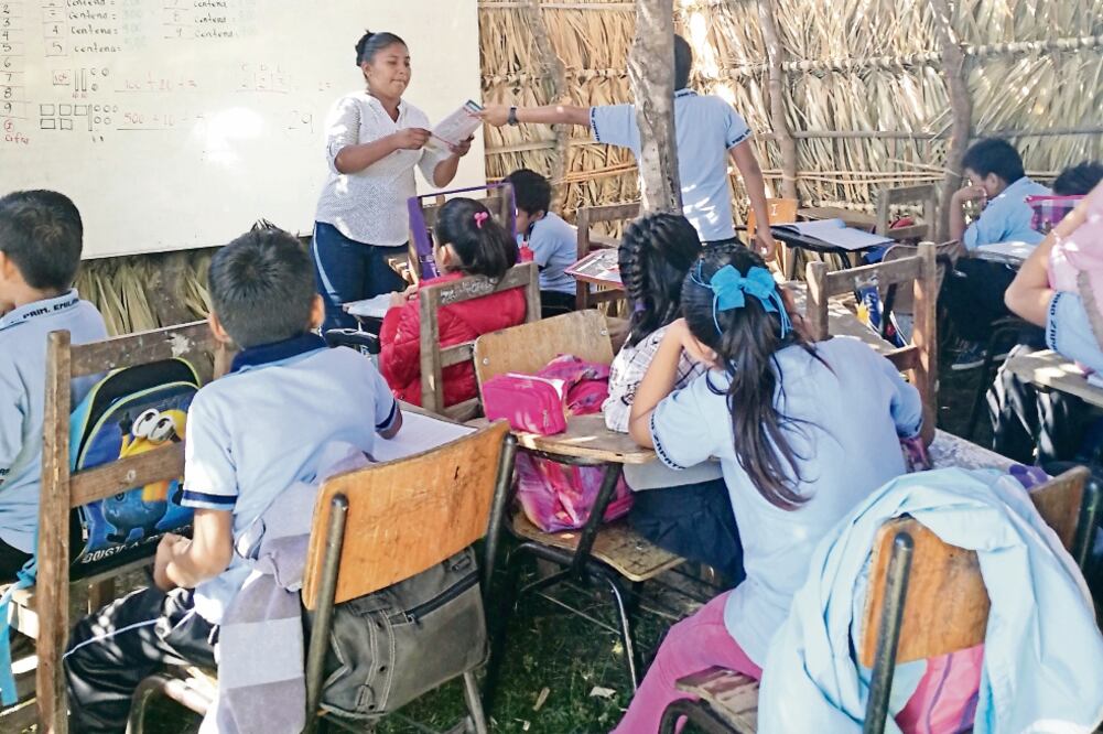 Asistencia. A los salones acuden 400 estudiantes de la primaria Emiliano Zapata en dos turnos 