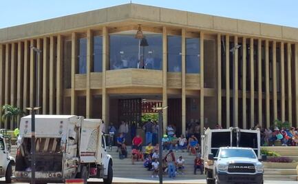 Trabajadores del Ayuntamiento de Salina Cruz, Oaxaca realizan paro de labores; denuncian despido injustificado de líderes sindicales