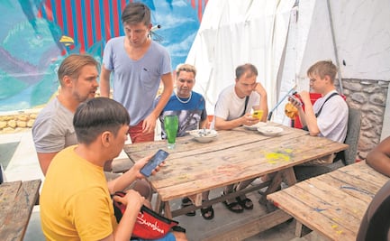 "Caminábamos como si fuéramos amigos", pareja gay que huyó a México de la homofobia en Rusia