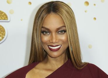 Tyra Banks sorprende con diminuto bikini a sus 45 años