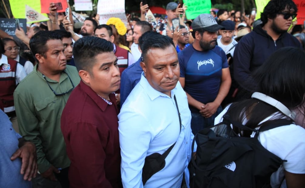 Un grupo de choque intentó bloquear la protesta de los familiares y amigos del periodista Francisco Alejandro Leyva. | Foto: Edwin Hernández.