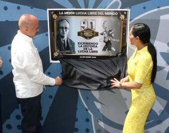 Por el 90 aniversario del Consejo Mundial de la Lucha Libre, Sandra Cuevas inaugura el "Túnel Arena México"