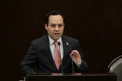 Sheinbaum prefiere no hablar de huachicol fiscal, acusan PRI y MC a un año de gobierno; condenan “desabasto de medicamentos”