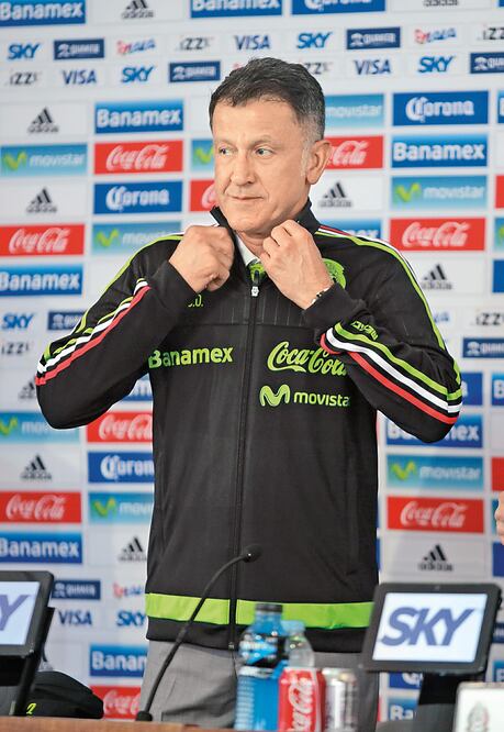 El estratega colombiano causó buena impresión entre la prensa por su forma de hablar de futbol (LUIS CORTÉS. EL UNIVERSAL)