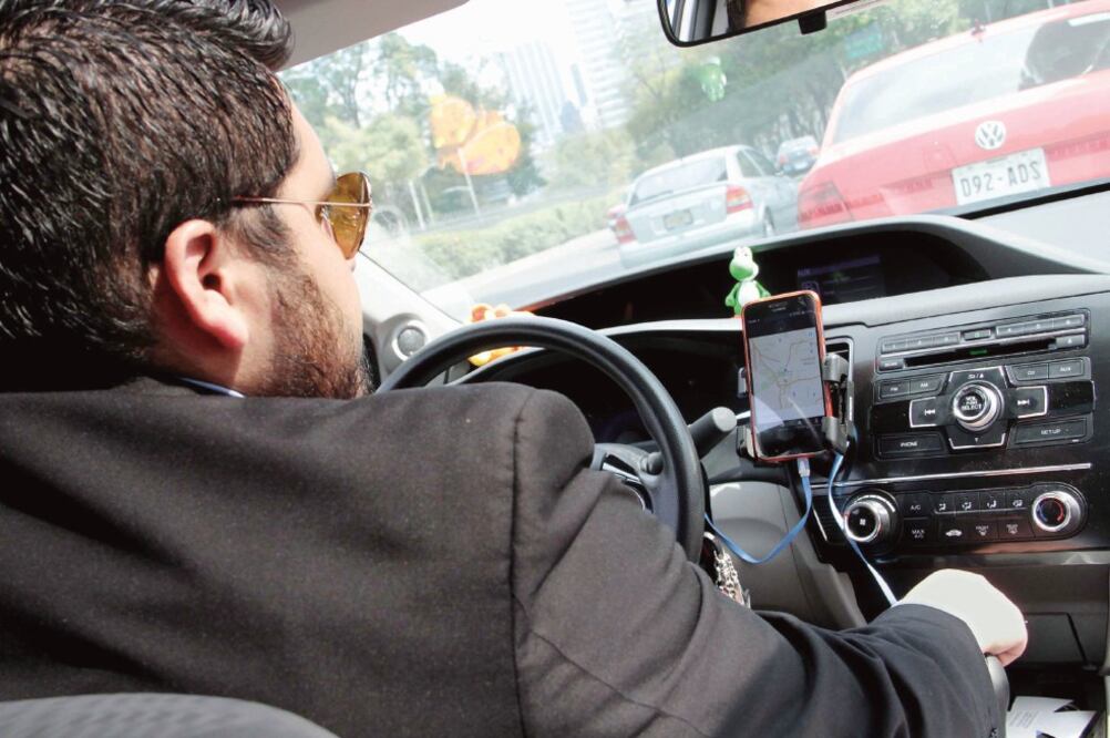 Los “so c io s” piden la reducción de comisiones, que se dialoguen los reajustes tarifarios y los lineamientos del servicio de auto compartido (JUAN BOITES. EL UNIVERSAL)