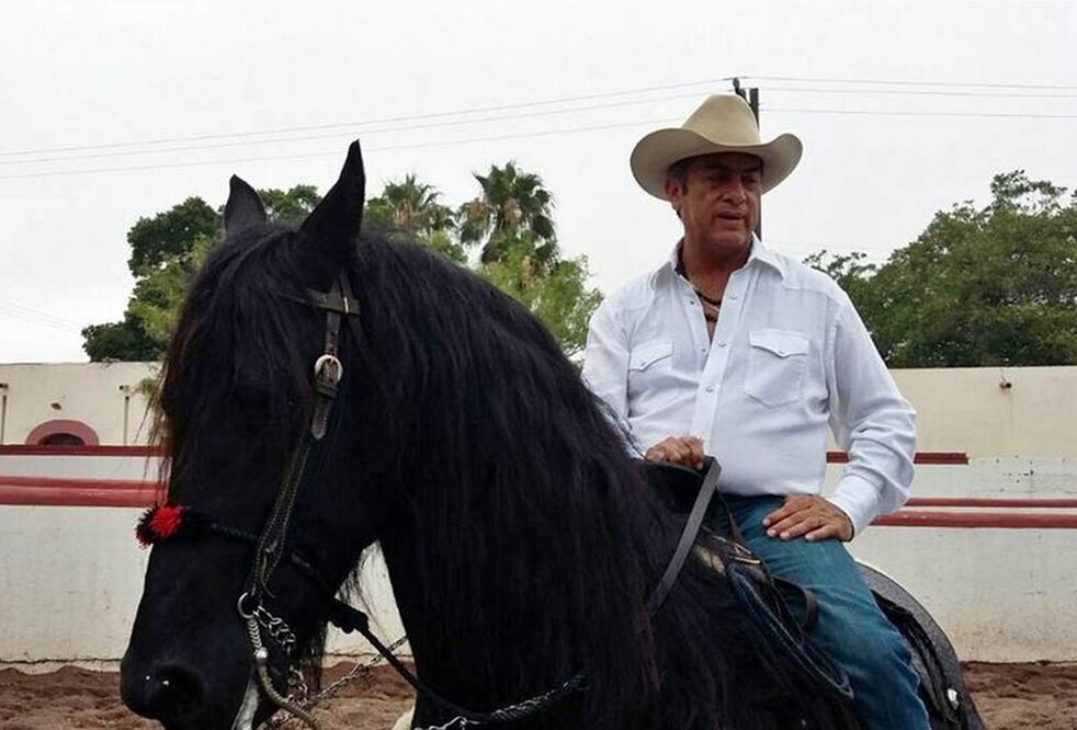 "El Bronco" cabalga en NL antes de ir a votar