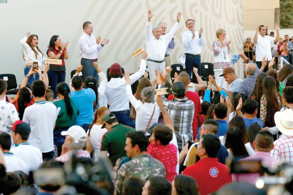 En Badiraguato, Sinaloa, Andrés Manuel López Obrador destacó que su administración busca serenar al país, pero que su estrategia no se basará en el uso de la fuerza, “no se puede enfrentar la violencia con violencia”, afirmó. (YADIN XOLALPA. EL UNIVERSAL)