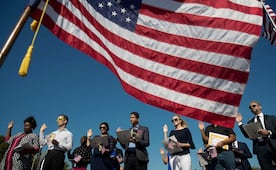 Trump propone fuerte aumento en el costo de la ciudadanía americana por naturalización