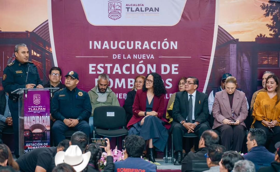La alcaldesa de Tlalpan, Gabriela Osorio, y el jefe vulcano, Juan Manuel Pérez Cova, inauguraron la Estación de Bomberos de los Pueblos. Foto: Especial
