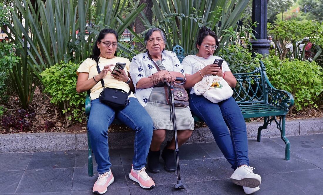 Una Encuesta levantada por el Inegi en colaboración con el Instituto Federal de Telecomunicaciones reveló que por primera vez, en 2023 el porcentaje de mujeres usuarias de internet en México fue superior al de los hombres. Foto: Edgar Negrete Lira / Cuartoscuro