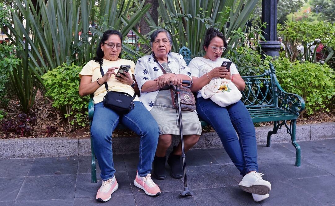Una Encuesta levantada por el Inegi en colaboración con el Instituto Federal de Telecomunicaciones reveló que por primera vez, en 2023 el porcentaje de mujeres usuarias de internet en México fue superior al de los hombres. Foto: Edgar Negrete Lira / Cuartoscuro