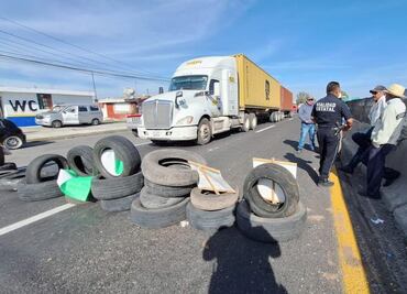 Ejidatarios mantienen bloqueos también en carreteras de Tlaxcala; reclaman pago por la explotación de sus tierras