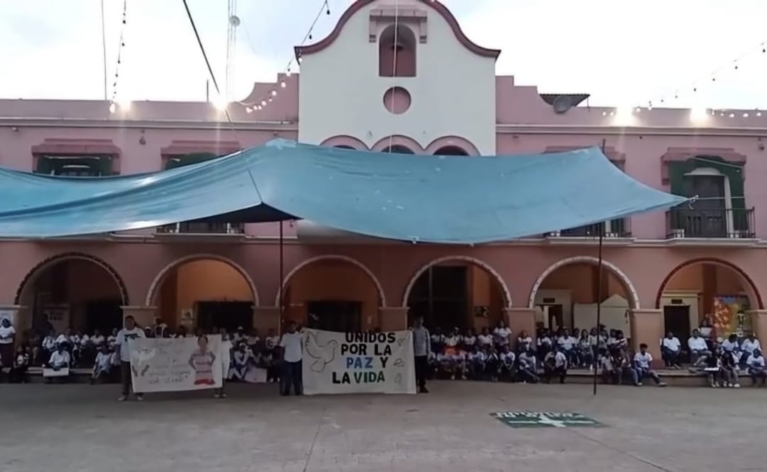 Exigen de justicia por el asesinato de la maestra Fabiola en Putla de Guerrero (21/10/2025). Foto: Especial
