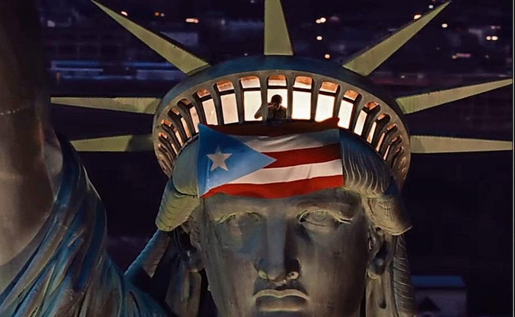 En el video oficial de “Nuevayol” poner la bandera independentista de su país en la estatua de la libertad y disculpas de Trump. Fotos: Agencias, Instagram y YouTube